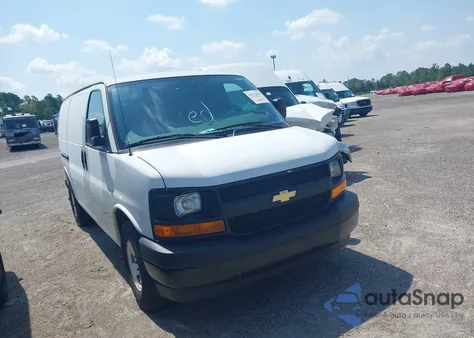 2017 Chevrolet Express 2500 Work Van z USA, uszkodzony, nr VIN 1GCWGAF14H1322626